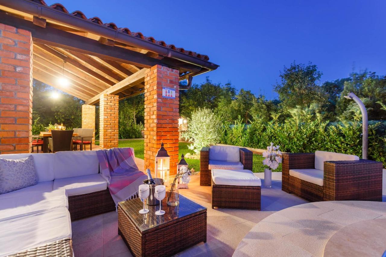 Villa Kamenica Kras Екстер'єр фото